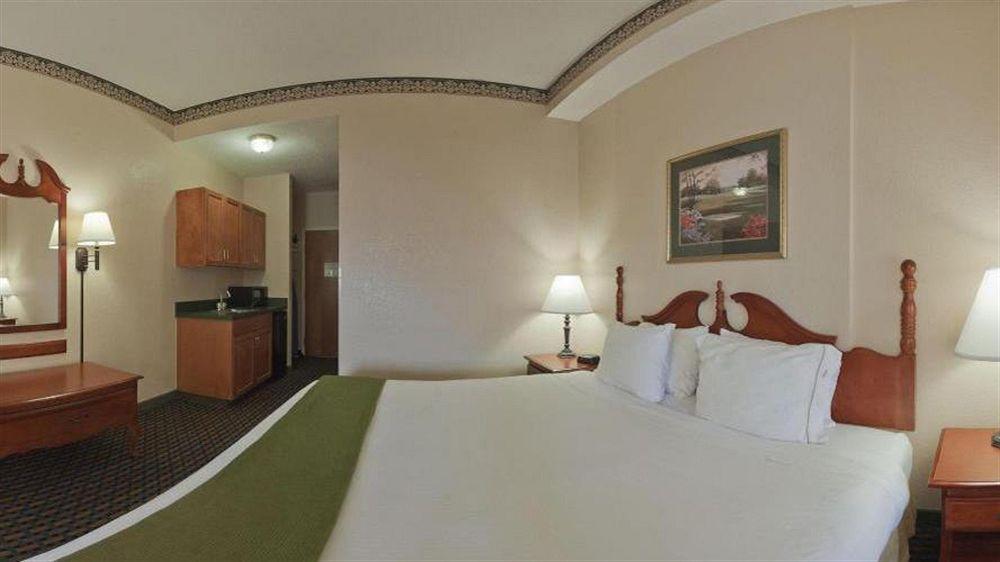 Holiday Inn Express Hotel & Suites Sanford By Ihg Buitenkant foto
