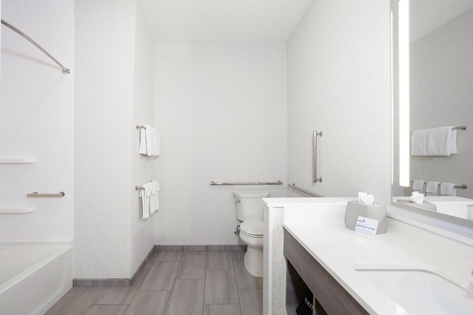 Holiday Inn Express Hotel & Suites Sanford By Ihg Buitenkant foto