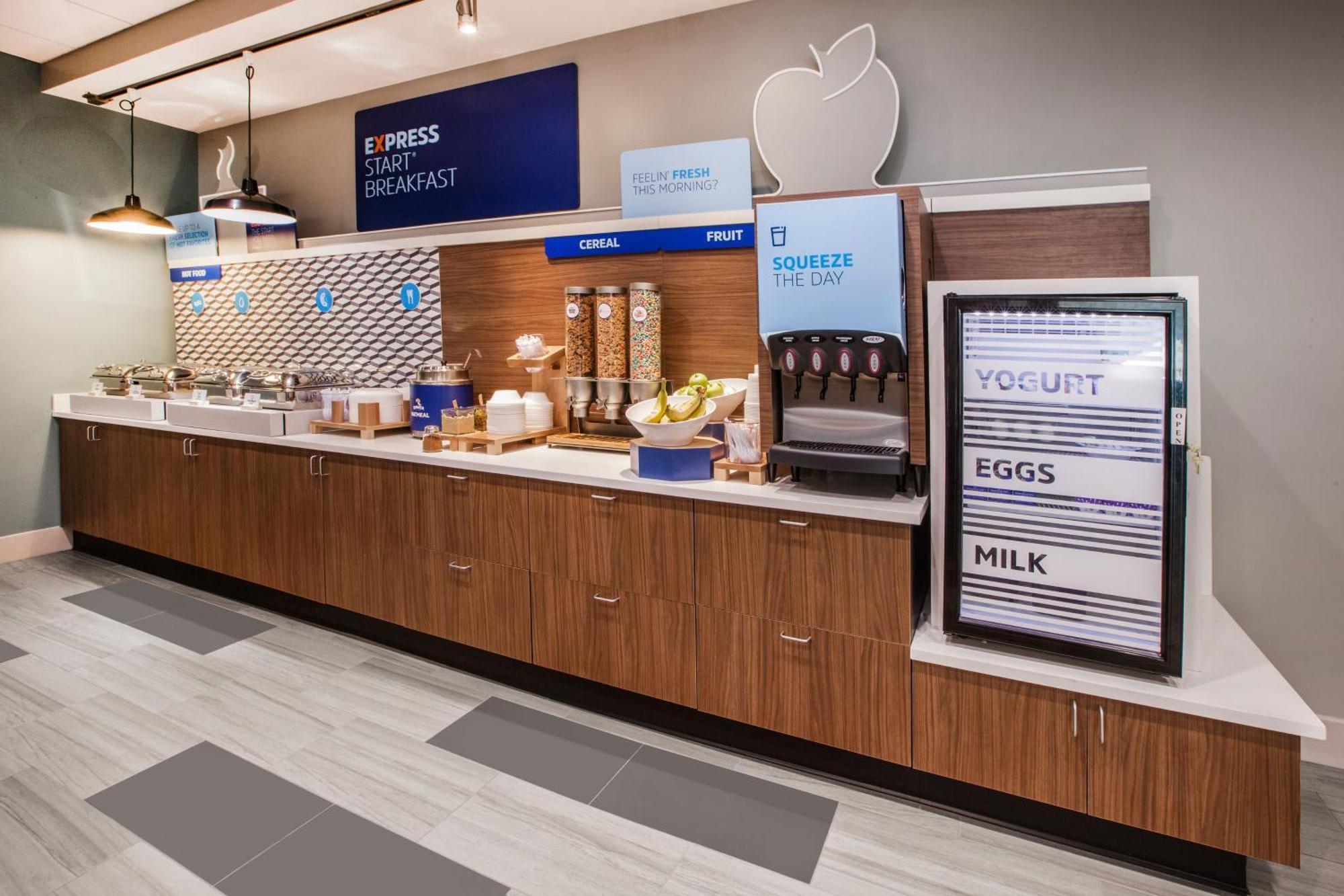 Holiday Inn Express Hotel & Suites Sanford By Ihg Buitenkant foto