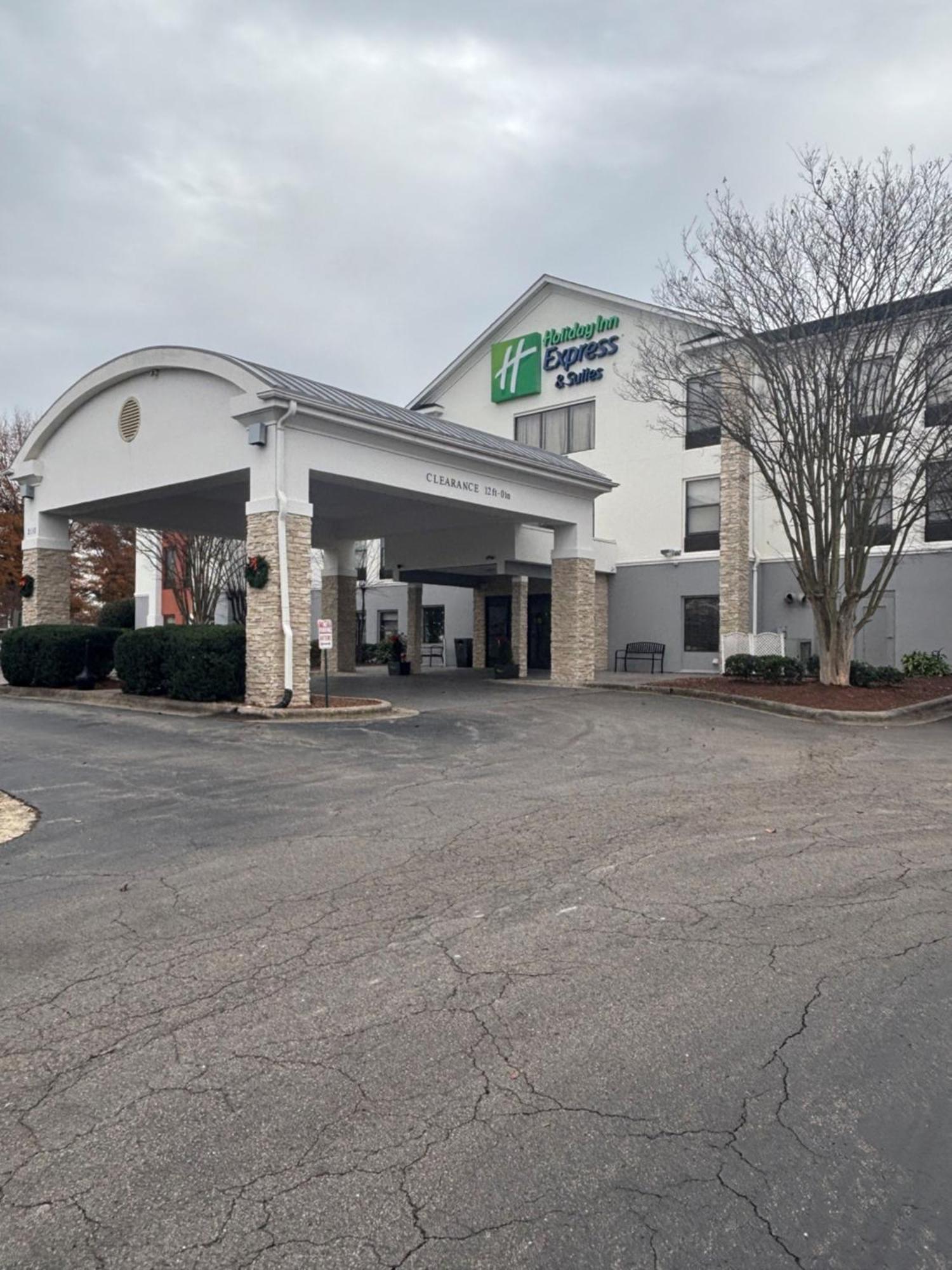 Holiday Inn Express Hotel & Suites Sanford By Ihg Buitenkant foto