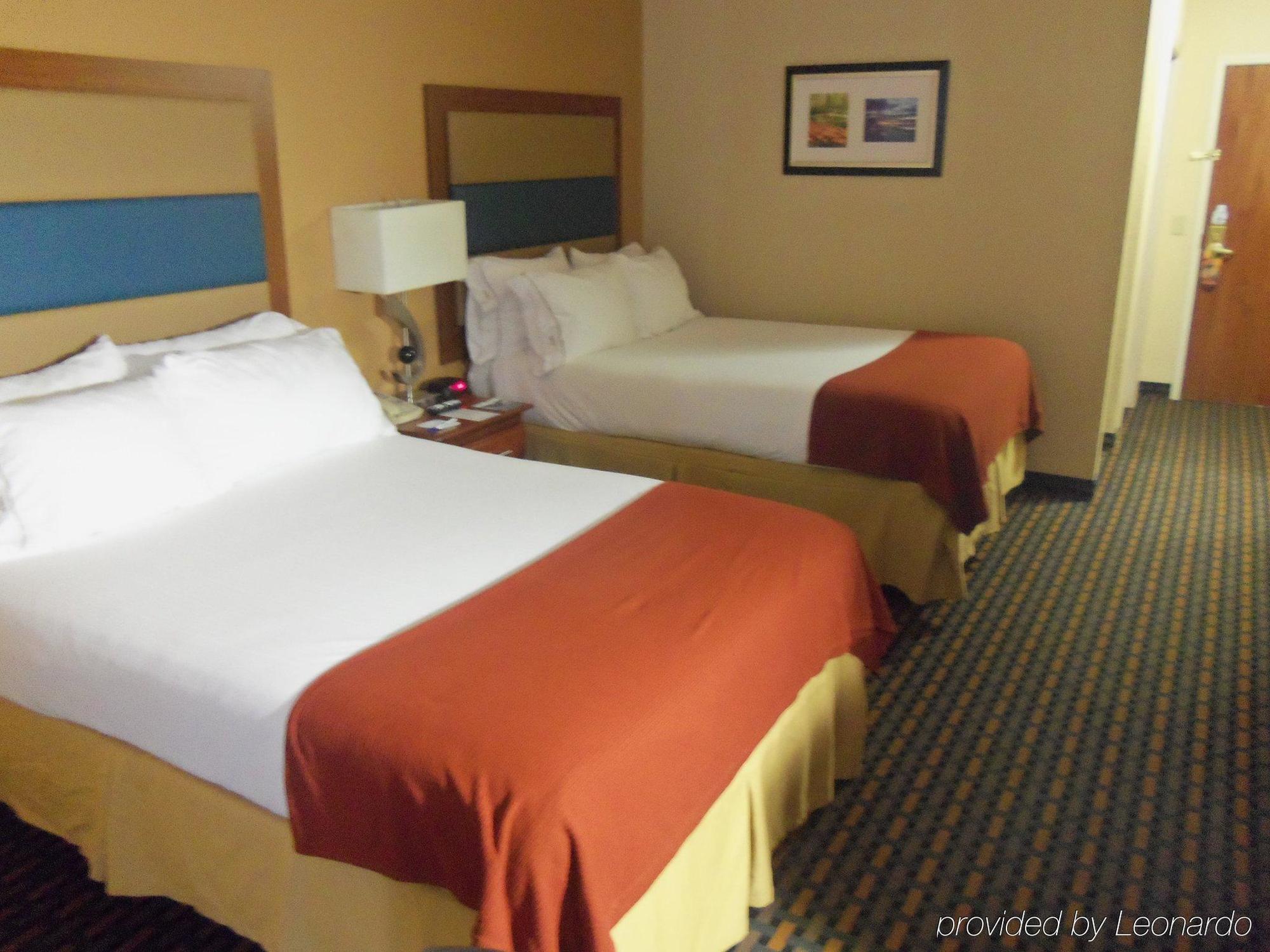 Holiday Inn Express Hotel & Suites Sanford By Ihg Buitenkant foto