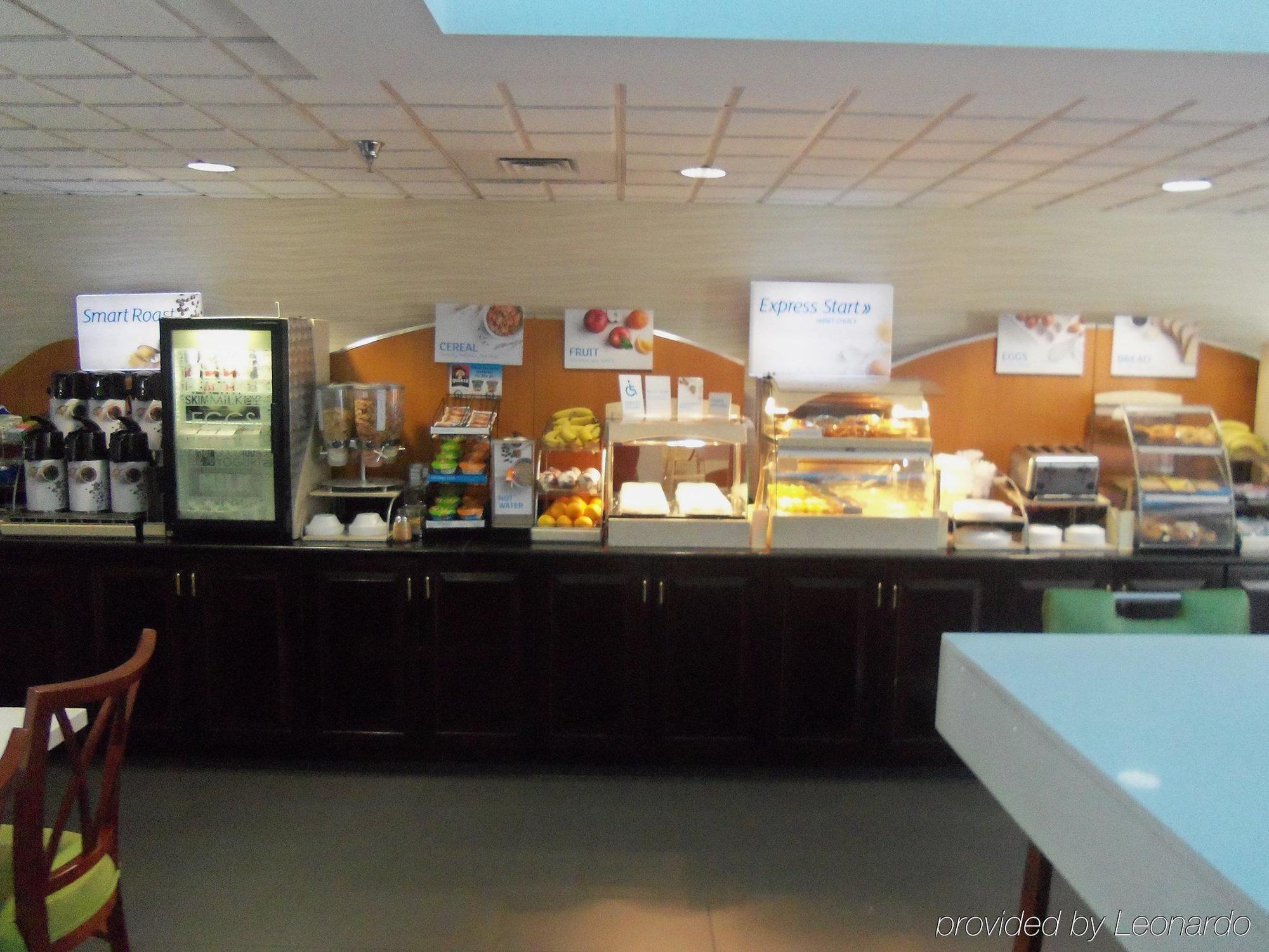 Holiday Inn Express Hotel & Suites Sanford By Ihg Buitenkant foto
