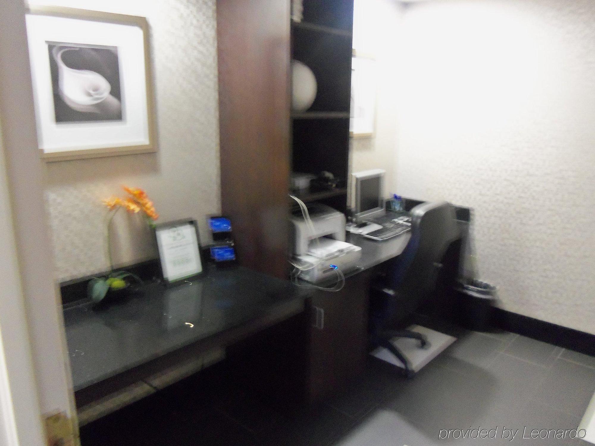 Holiday Inn Express Hotel & Suites Sanford By Ihg Buitenkant foto