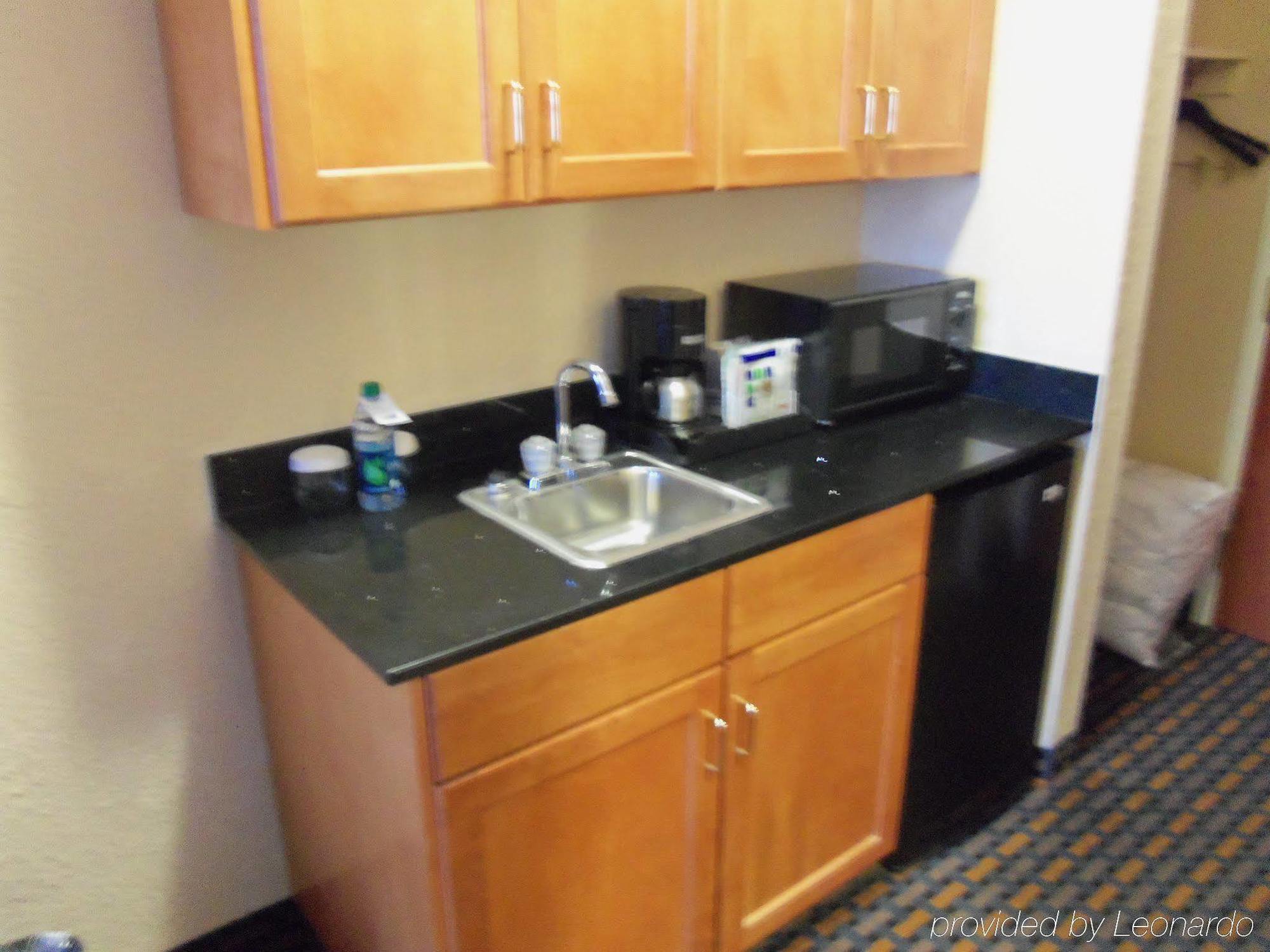 Holiday Inn Express Hotel & Suites Sanford By Ihg Buitenkant foto