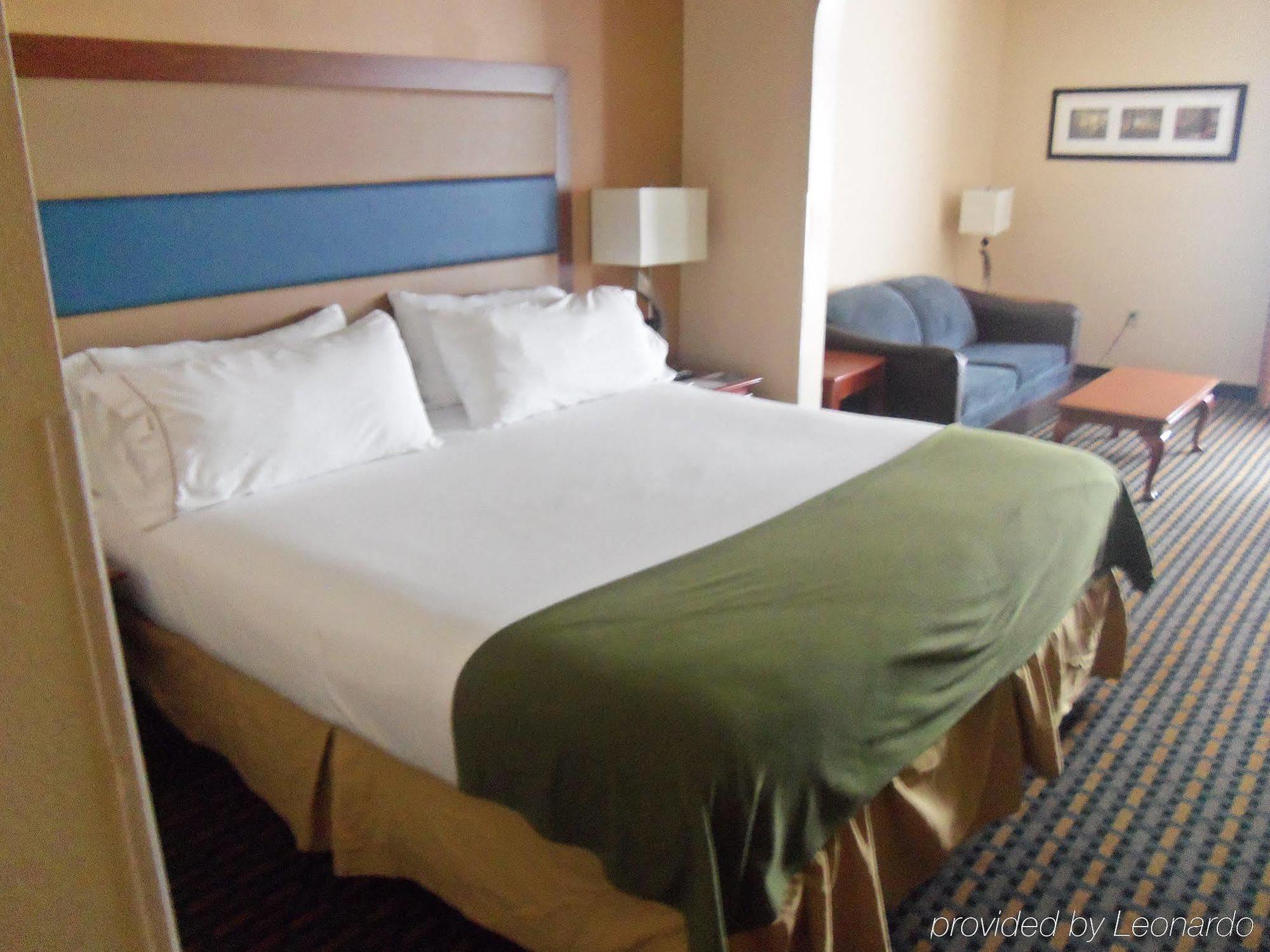 Holiday Inn Express Hotel & Suites Sanford By Ihg Buitenkant foto