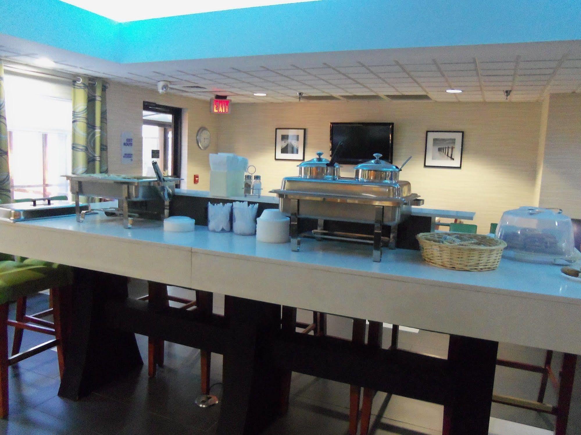 Holiday Inn Express Hotel & Suites Sanford By Ihg Buitenkant foto