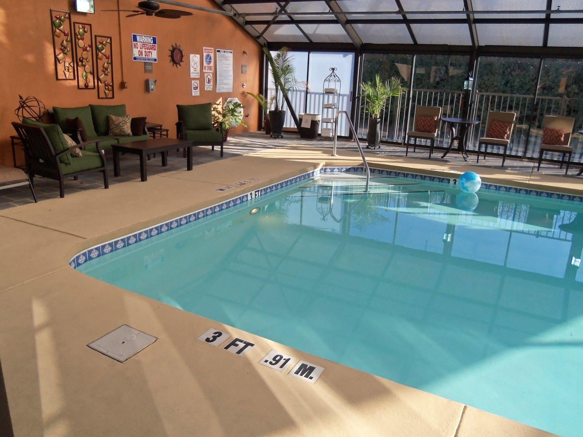 Holiday Inn Express Hotel & Suites Sanford By Ihg Buitenkant foto