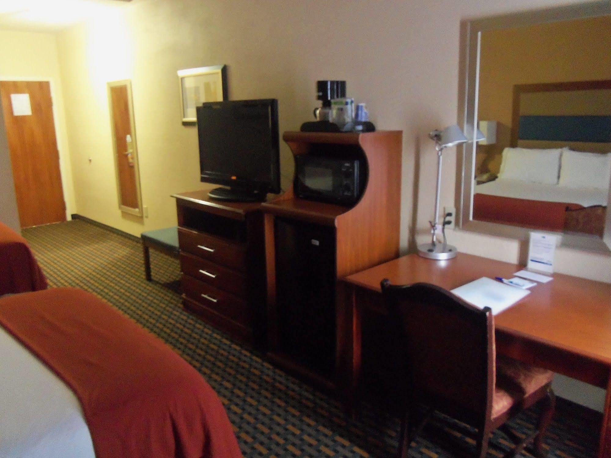 Holiday Inn Express Hotel & Suites Sanford By Ihg Buitenkant foto